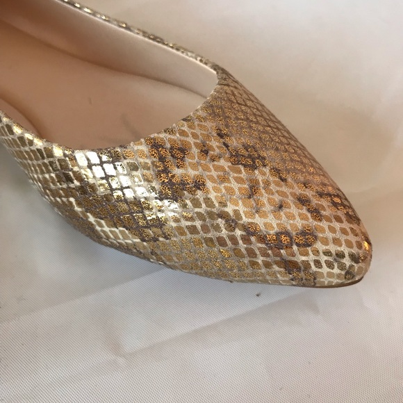 Banana Republic Flats 7 1/2 - Picture 6 of 8